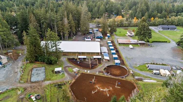 WeCoverEquine CEDAR VISTA STABLES METCHOSIN, BC RidingArena 6