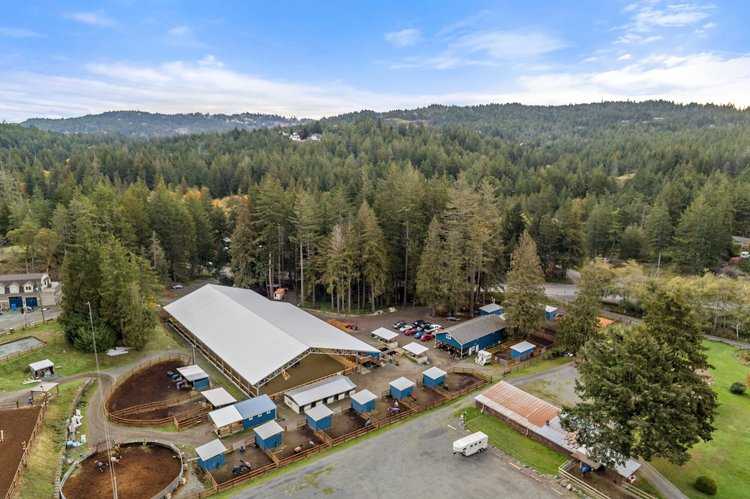 WeCoverEquine CEDAR VISTA STABLES METCHOSIN, BC RidingArena 1