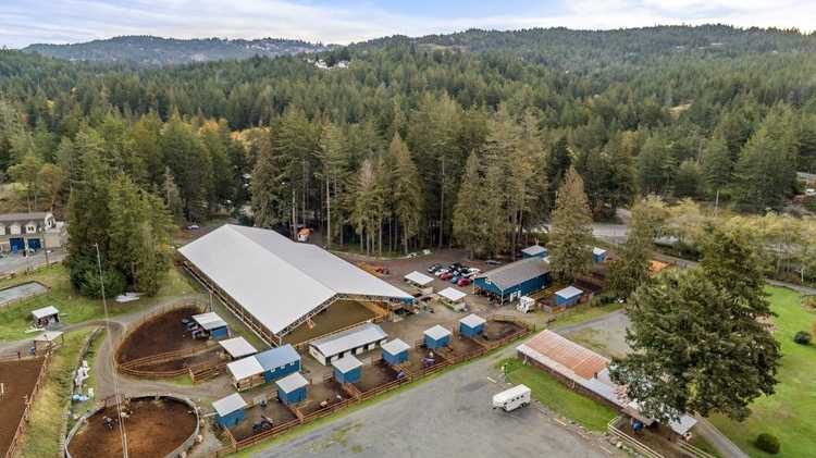 WeCoverEquine CEDAR VISTA STABLES METCHOSIN, BC RidingArena 1